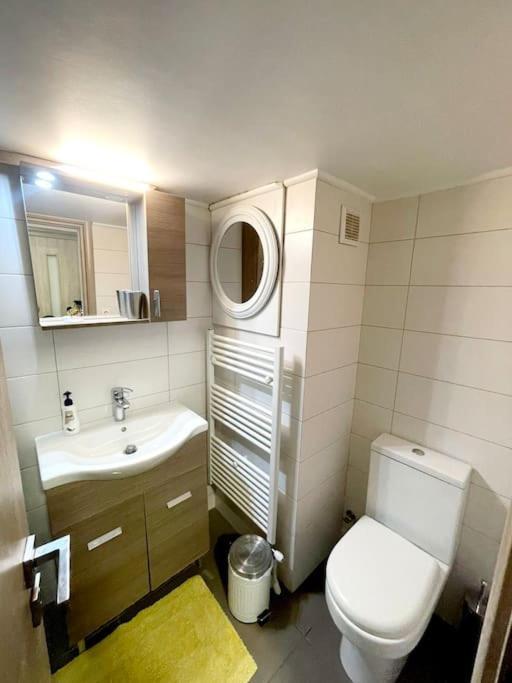 20' From The Airport,20' From The Center Of Athens Apartment Exterior photo