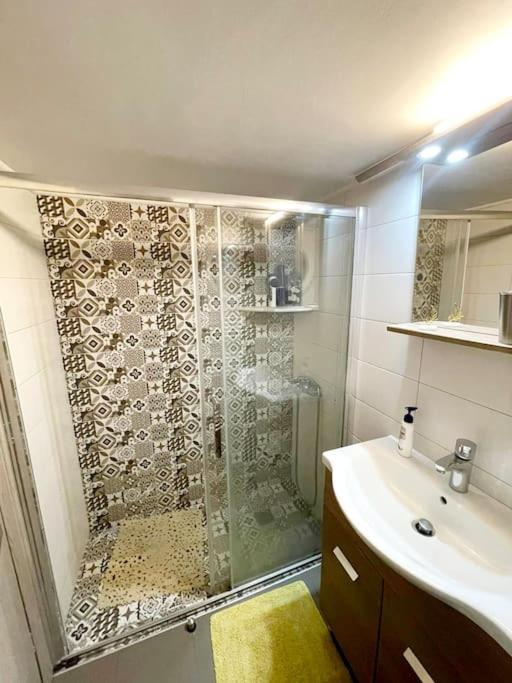20' From The Airport,20' From The Center Of Athens Apartment Exterior photo